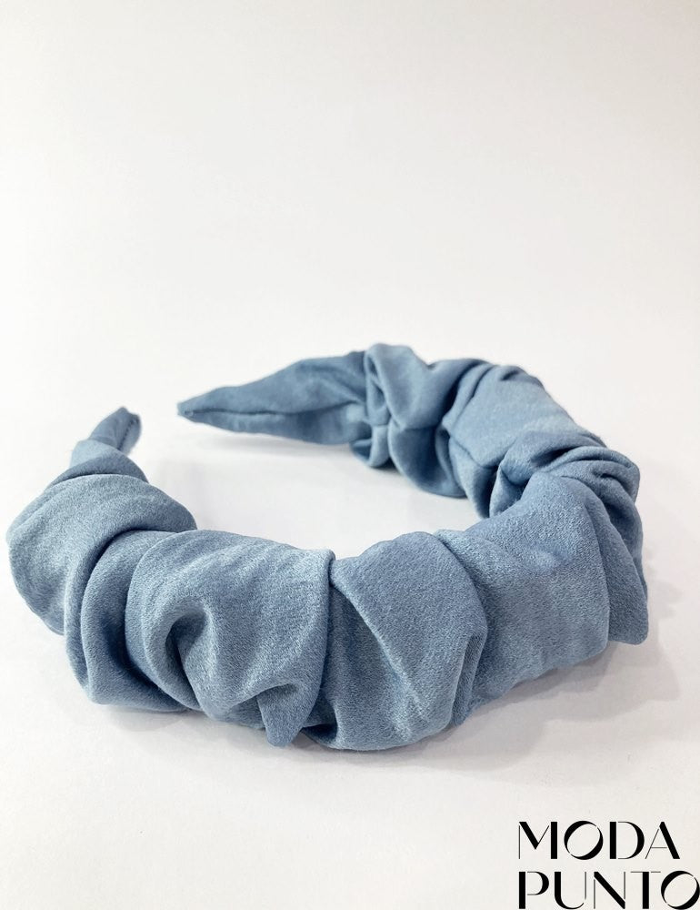 Diadema satén fruncida azul